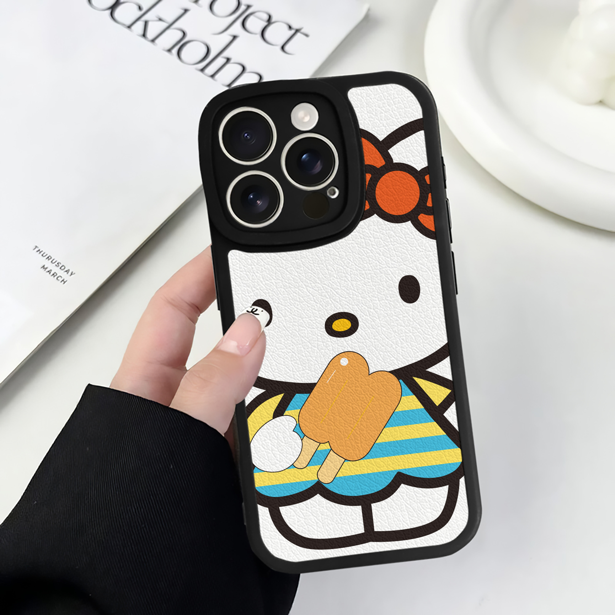 （画像用） Hello Kitty ハローキティ 【iPhone 16シリーズ対応】シリコンスマホケース（レザー調） 材質：シリコン